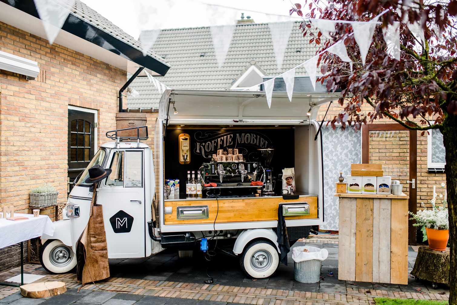 trouwfotograaf Utrecht, de Landgoederij, mobiele koffiekar, foodtruck