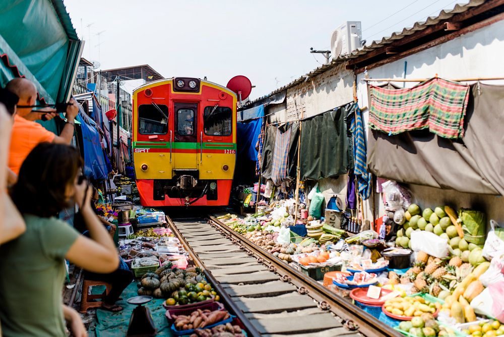 thailand met kinderen, bangkok met kinderen, maeklong trainmarket