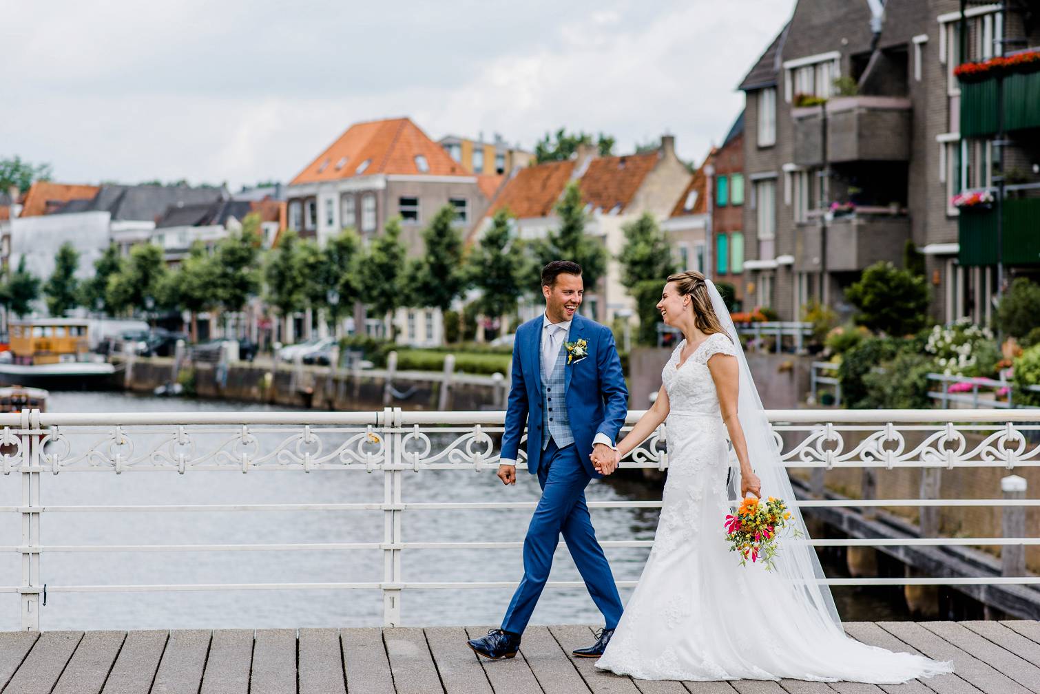 Fotoshoot bruiloft centrum Zwolle - Bruidsfotograaf Anouk Wubs