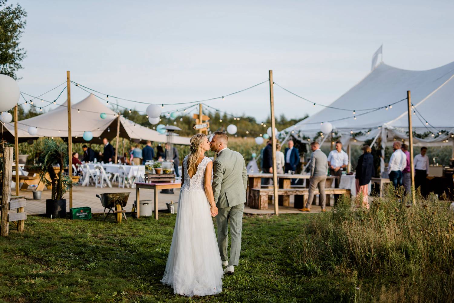 trouwen zuidlaren, maisveld, festival bruiloft, fotoshoot, trouwfotograaf Drenthe