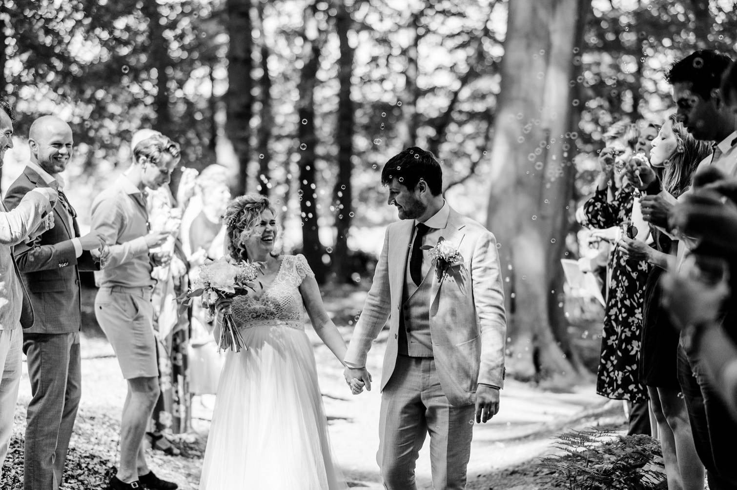 Trouwen in het bos, Bruiloft Landgoed Lemferdinge, trouwfotograaf Groningen