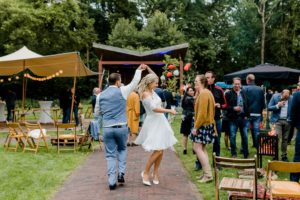 festival bruiloft groningen - bruidsfotograaf Groningen
